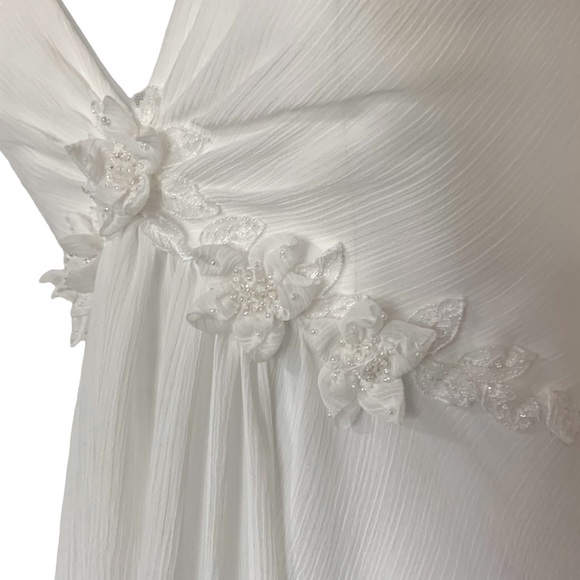 David’s Bridal Soft White Hi-Low Wedding Dress Size 4 - Picture 5 of 11